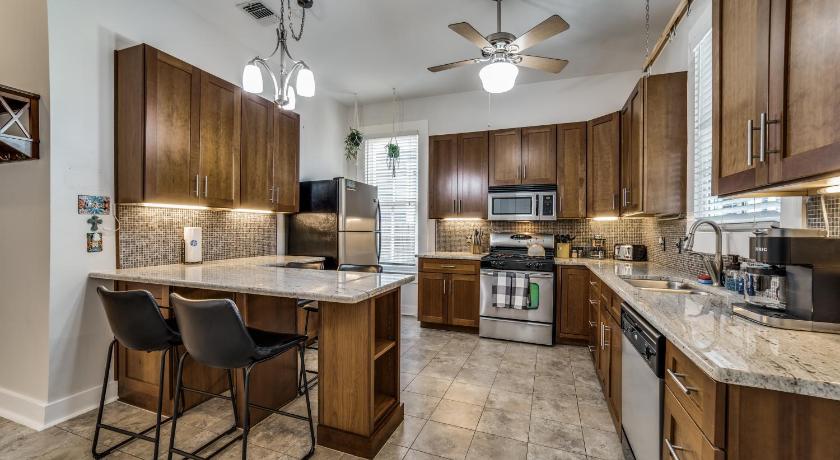샌안토니오 (TX) Downtown Historic 2Bdrm, Walk to Riverwalk, Alamo; Beautifully Renovated! 4성급 숙소 레스토랑