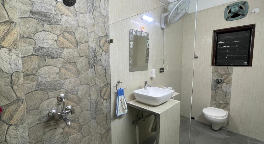 Satguru Homestays photo