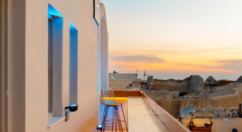 Central Hostel Oia photo