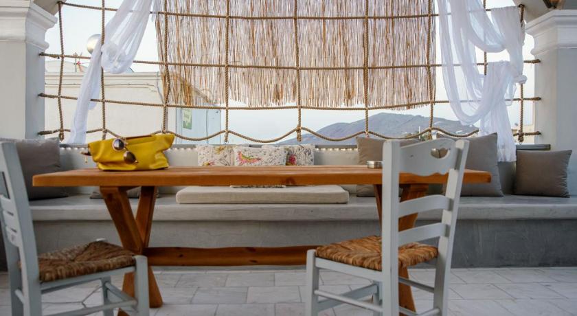 Central Hostel Oia photo