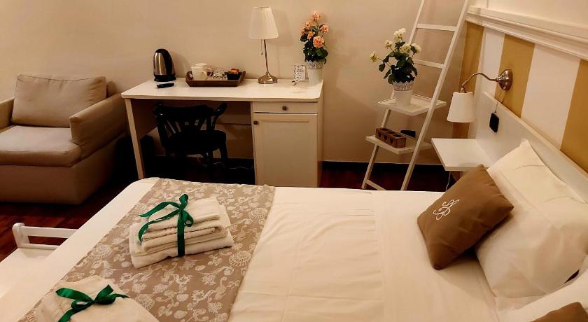 Image of Deluxe Room 12