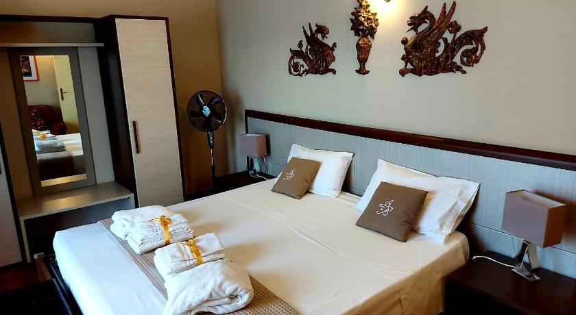 Image of Superior King Room with balcony 9