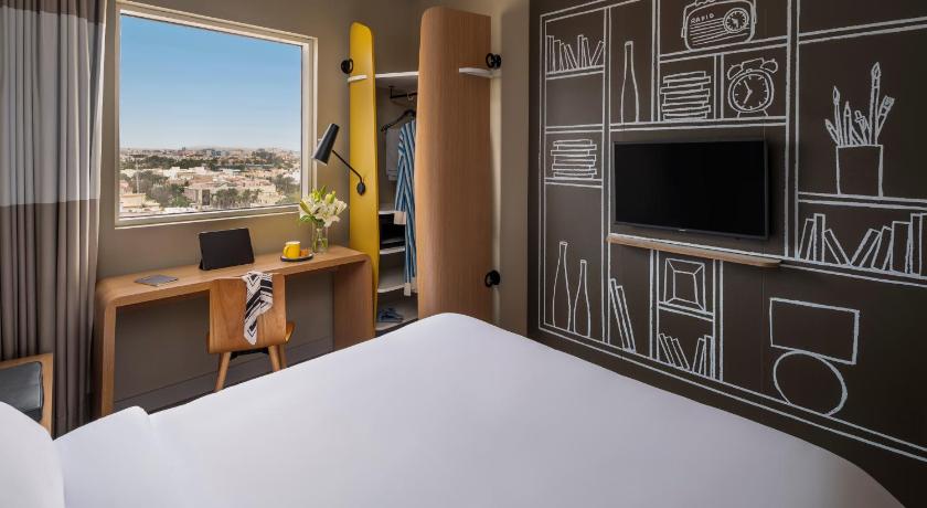 Ibis Jeddah Malik Road - image 12