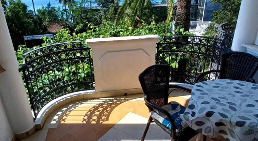 Apartments Dikan — Hotel in Herceg Novi
