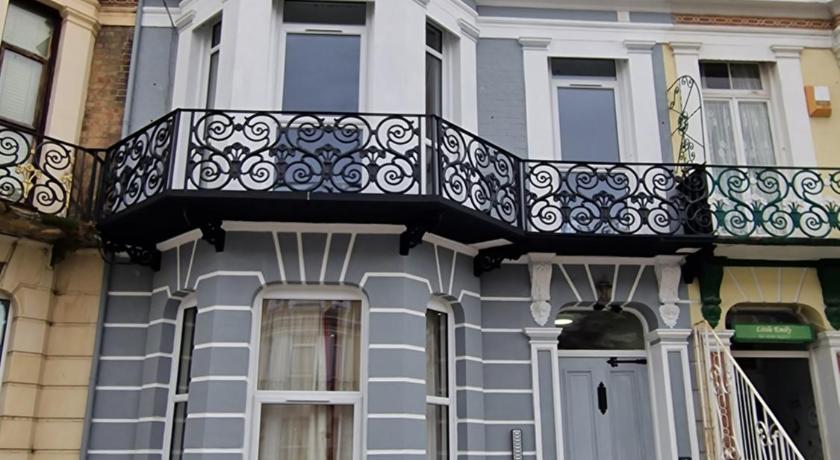SEA VIEW STAY 17 Princes Road photo