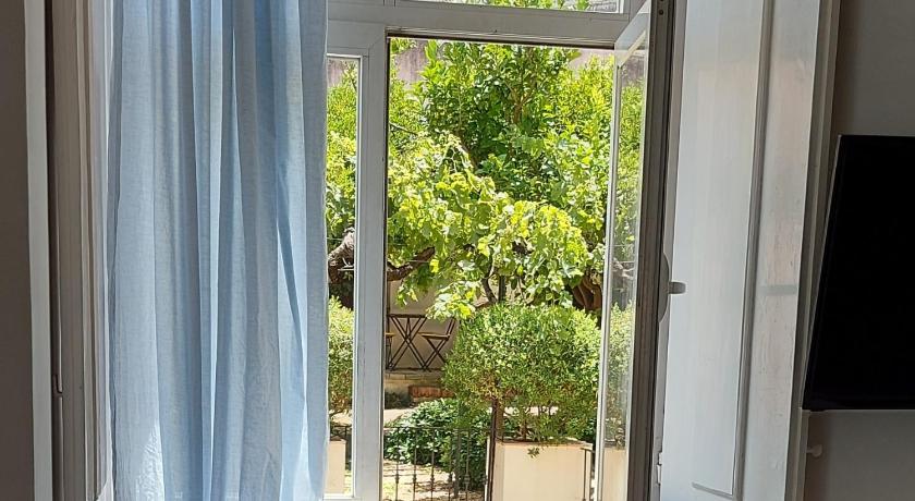 Portuguese apartment in the heart of Lisbon - image 14