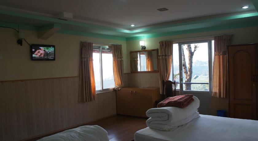 Image of Family Room with Balcony 9