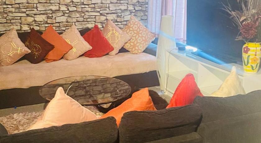 Beautiful basement en-suite room photo