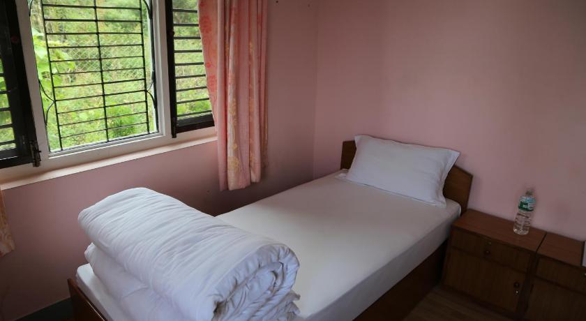 Image of Twin Room with Shared Bathroom 5