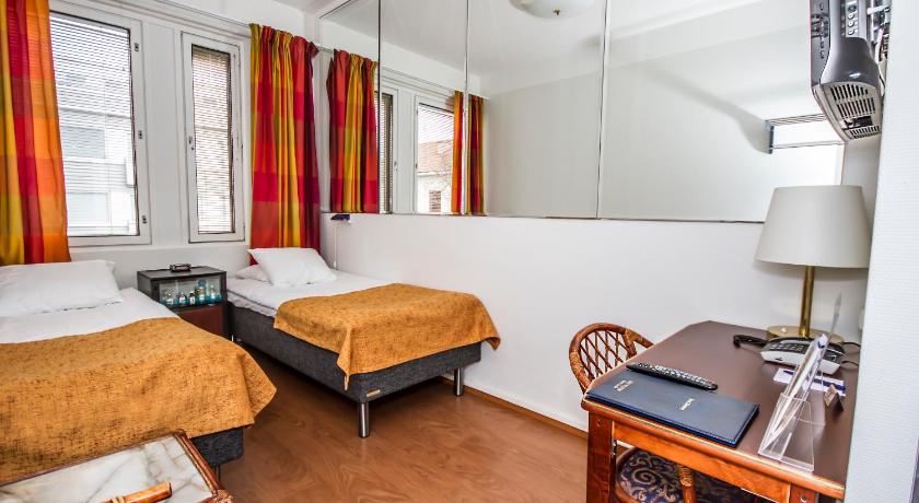 Image of 2 Single Bedsmy, 14 Square Meters, Small Bathroom With Shower, Nonsmoking 5