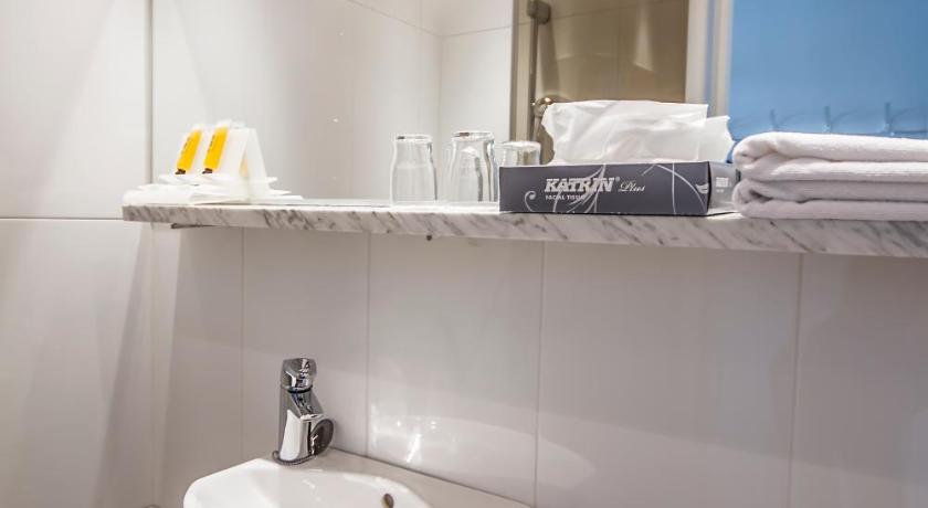 Image of 2 Single Bedsmy, 14 Square Meters, Small Bathroom With Shower, Nonsmoking 2