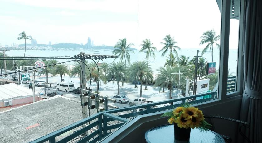 Image of Deluxe Double Room 9