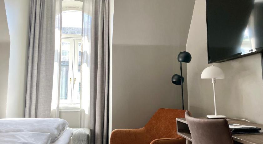 Image of Standard Twin Room 7