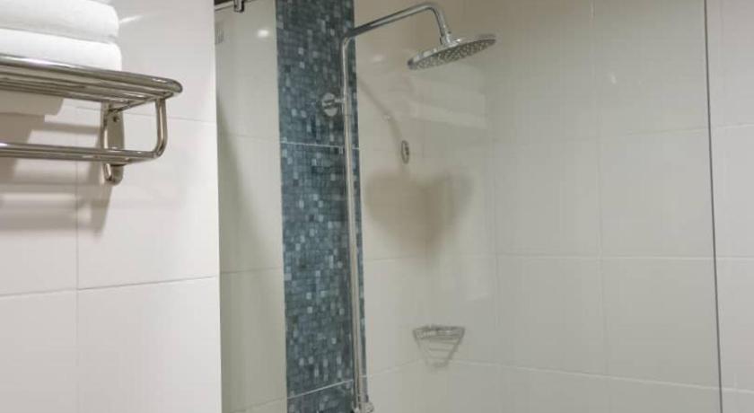 コタキナバル TD CAPITAL HOTEL INANAM 2つ星 ホテル プール