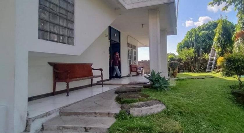 Pall Inn Puncak Mitra RedDoorz - image 10