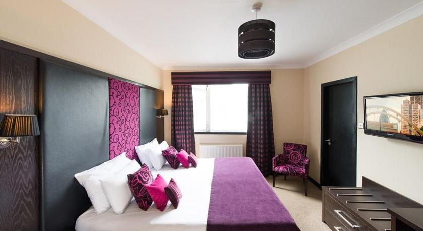 a bedroom with a large bed and a large window, The Popinjay Hotel and Spa in Rosebank