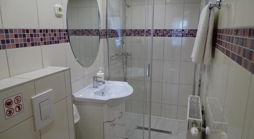 Alabardos Panzio es Apartmanhaz photo