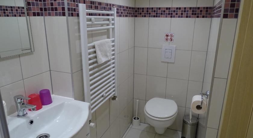 Alabardos Panzio es Apartmanhaz photo