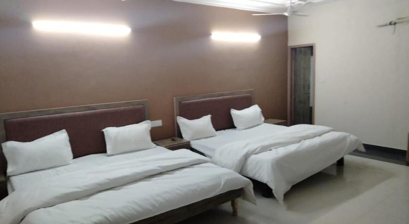 Hotel Diamond Leaf photo