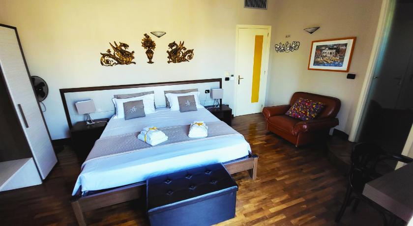 Image of Superior King Room with balcony 5