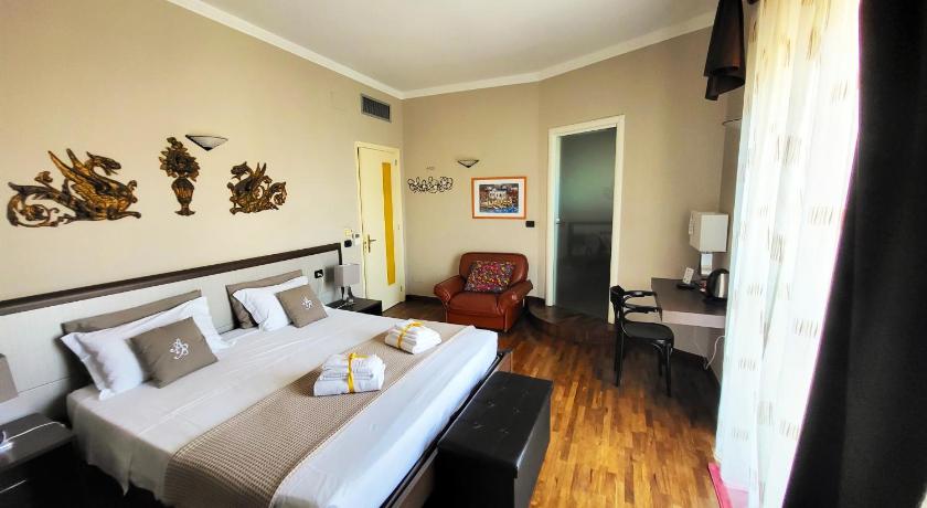 Image of Superior King Room with balcony 3
