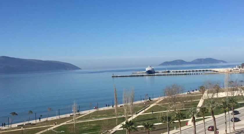SEAVIEW APARTMENT WITH SECURED PARKING 80 m — Hotel in Vlora