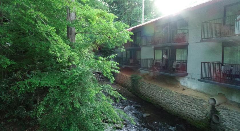Bear Creek Inn Gatlinburg, TN photo