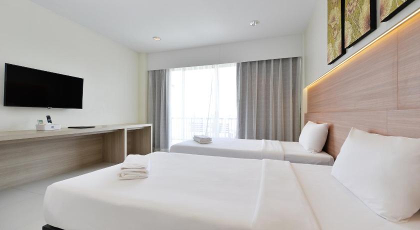 Image of Deluxe Pool View 5