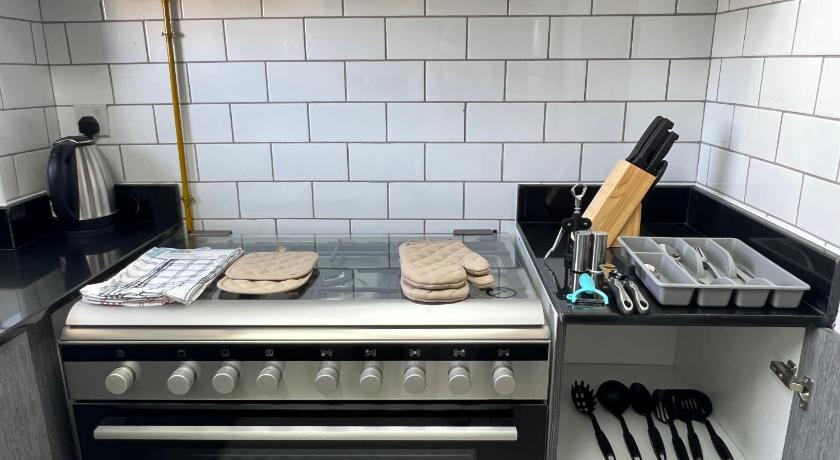 Penrose Place Dubai JVC - image 14