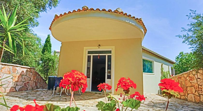 Amfitriti Hotel & Studios photo