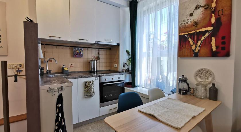 Lovely 1-bedroom apartment close to the centre photo