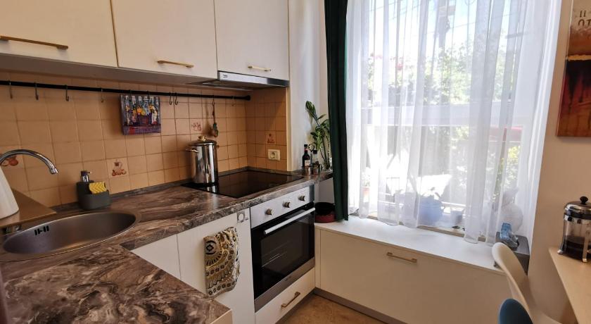 Lovely 1-bedroom apartment close to the centre photo