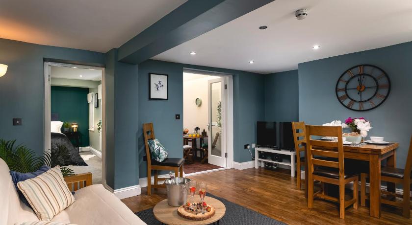 Brighton Beach 2BR AP with Patio — Hotel in Brighton and Hove