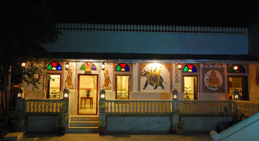 Radhika Haveli Hotel