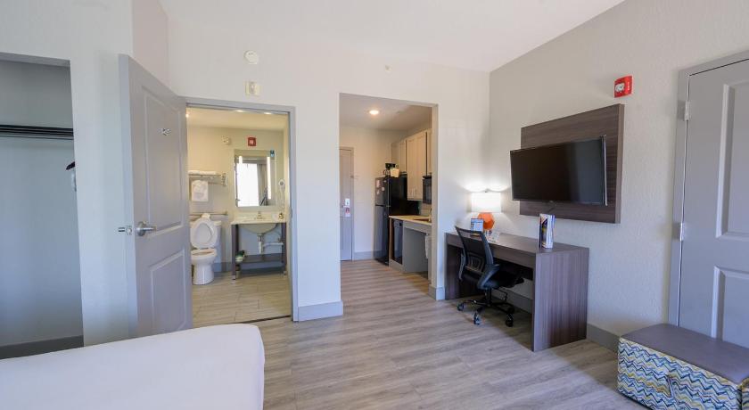 Image of 1 Queen Bed, Mobility Accessible Studio Suite, Non-Smoking 3