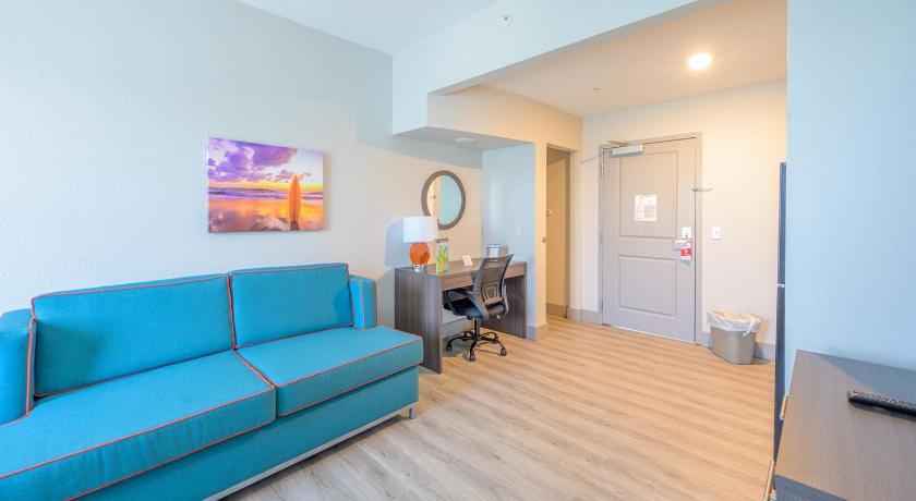 Image of 1 King Bed, Mobility Accessible Studio Suite, Non-Smoking 4