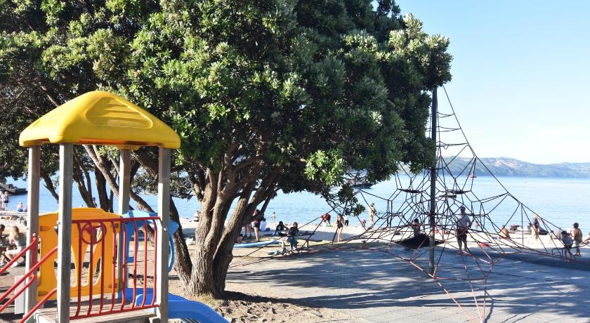 Beach house in Oriental Parade photo