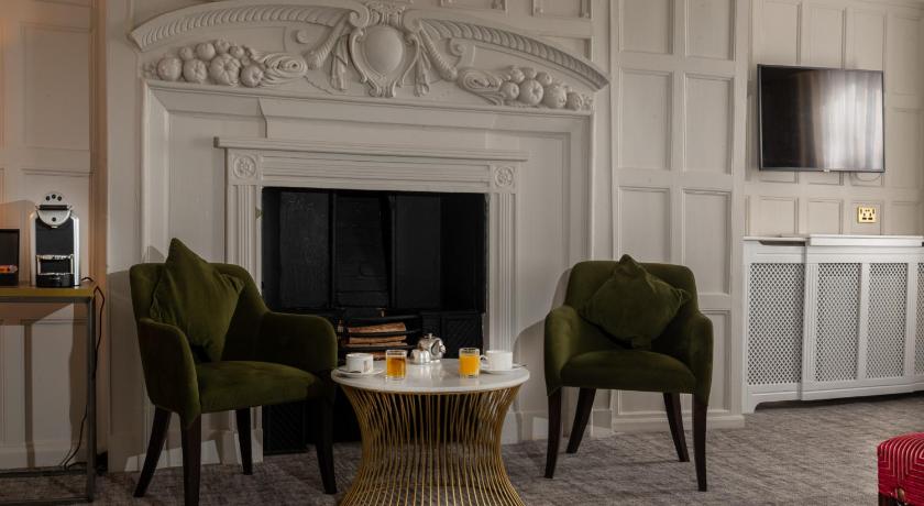 Deluxe ‘Charles Allen Jones Suite’ Family Room fotója 3