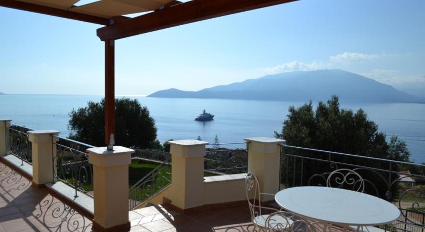 Image of Three-Bedroom Apartment with Sea View 1