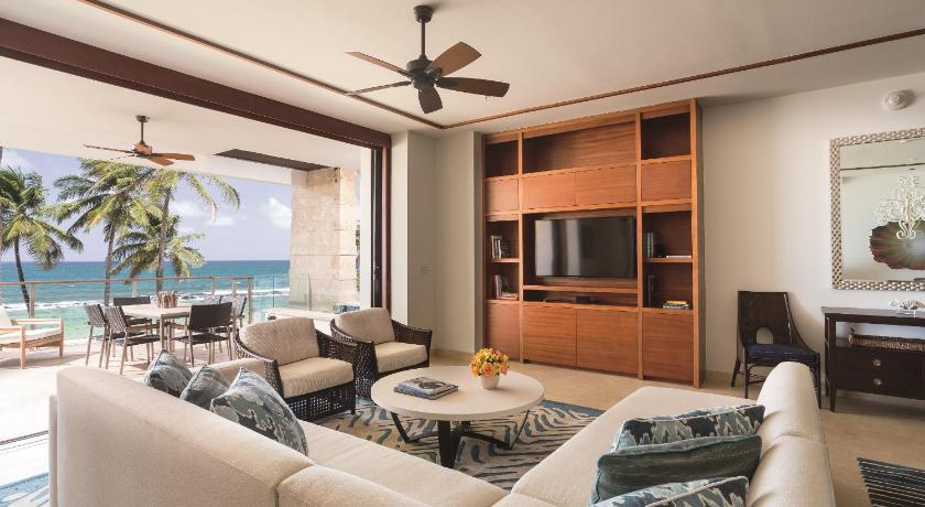 Image of Three Bedroom Mid-Floor, 3 Bedroom Residence, Oceanfront, Balcony 8