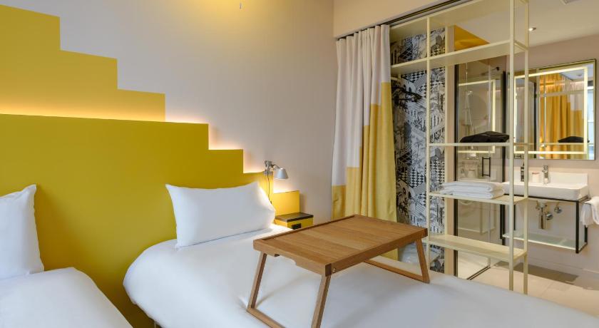 Image of Standard Room with 3 single beds 5