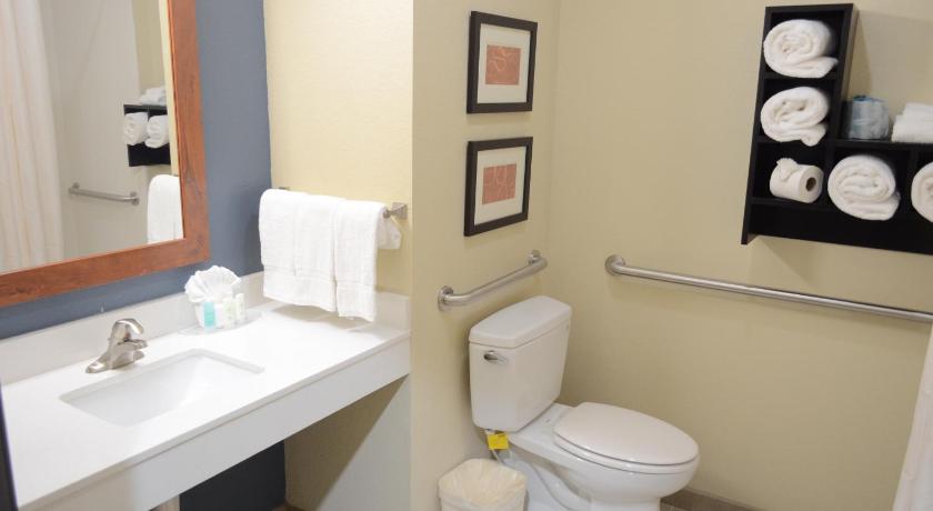 Image of 1 King Bed, Suite, Nonsmoking, Accessible 2
