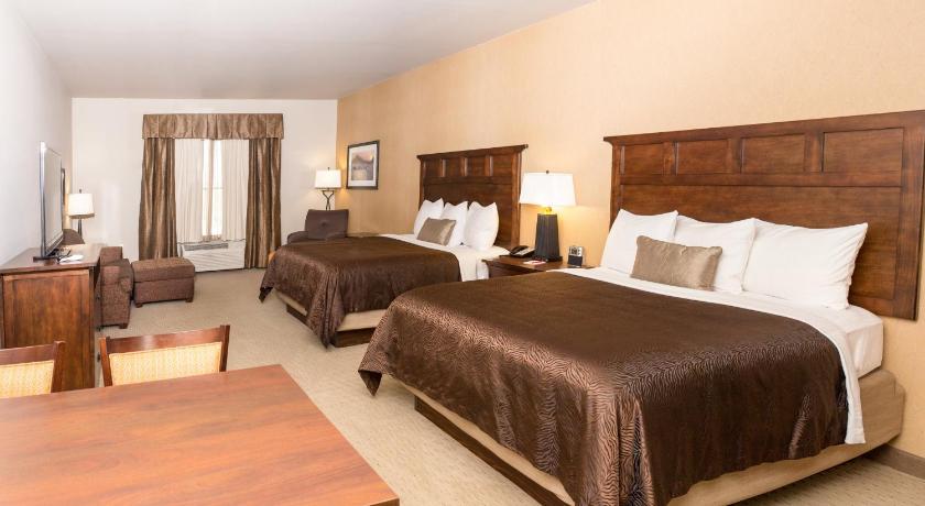 Luxury Queen Room with Two Queen Beds, Teddy's Residential Suites Watford City in Watford City (ND)