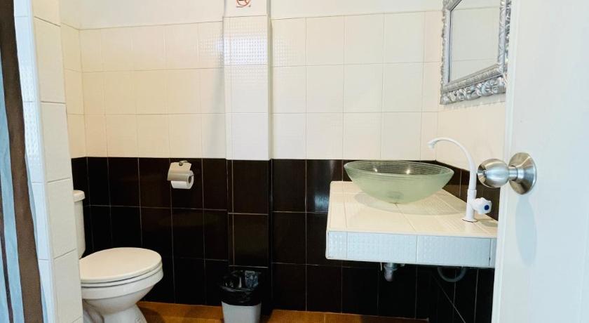 Image of Deluxe Twin Room 9