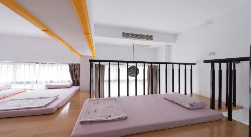 Image of Family Room (6 Adults) 0