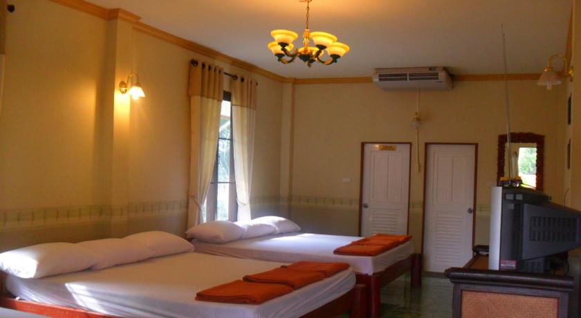 Image of Family Room with Private Bathroom 1