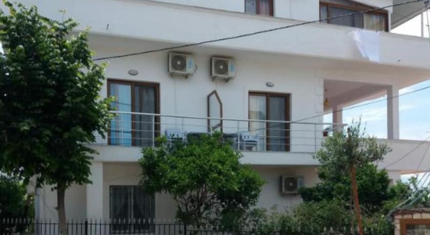 Apartment Vladimir Sela Ksamil — Hotel in Saranda