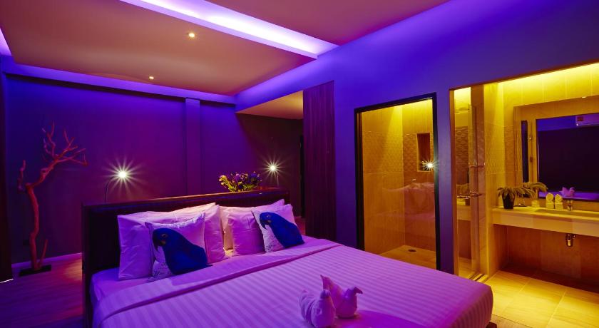 a hotel room with a bed, desk, and nightstand, The Weekend Pattaya in Pattaya