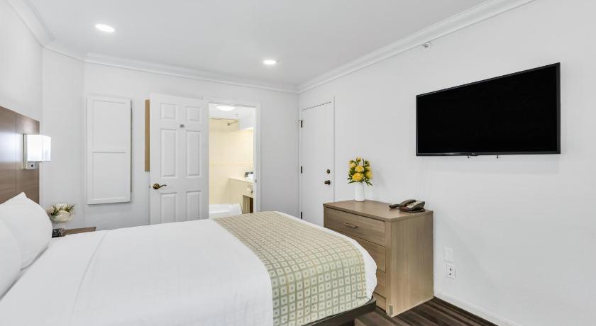Napa Valley Hotel & Suites photo
