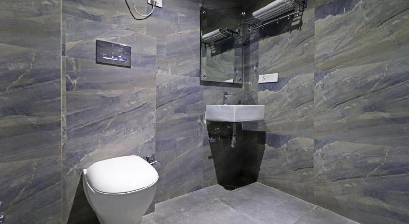 Bathroom, Hotel Good Vibe Near Delhi IGI Airport in New Delhi and NCR